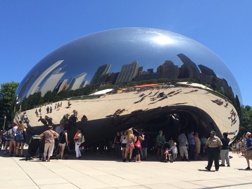 Cloudgate sculpture at Millienium Park