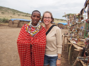 Buying handmade jewellery from the Maasai